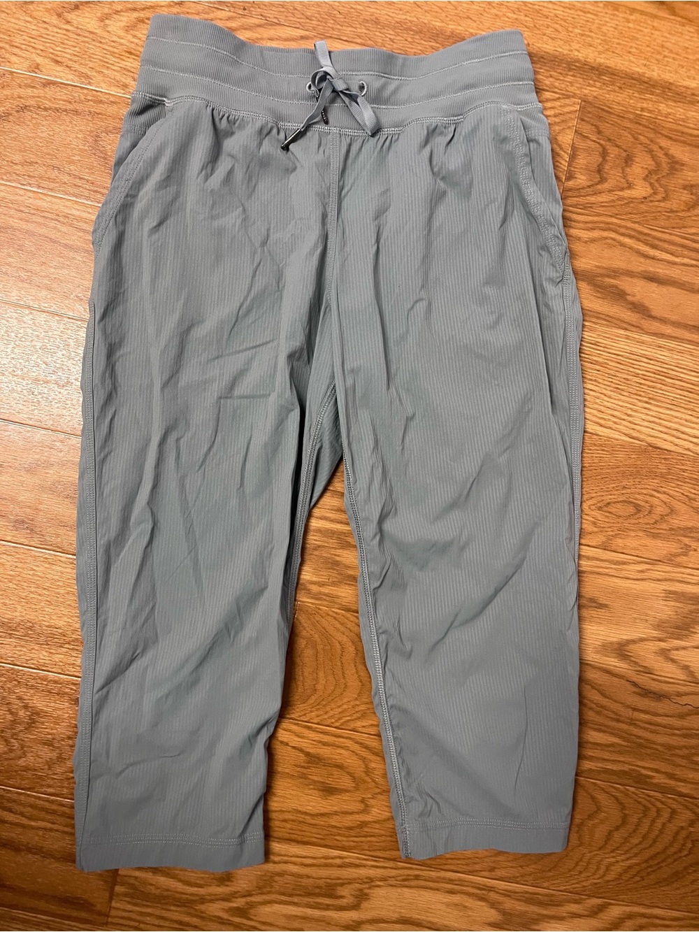 Lululemon Dance Studio Capri Crop Pants Women’s Size 6 Workout Yoga Walking